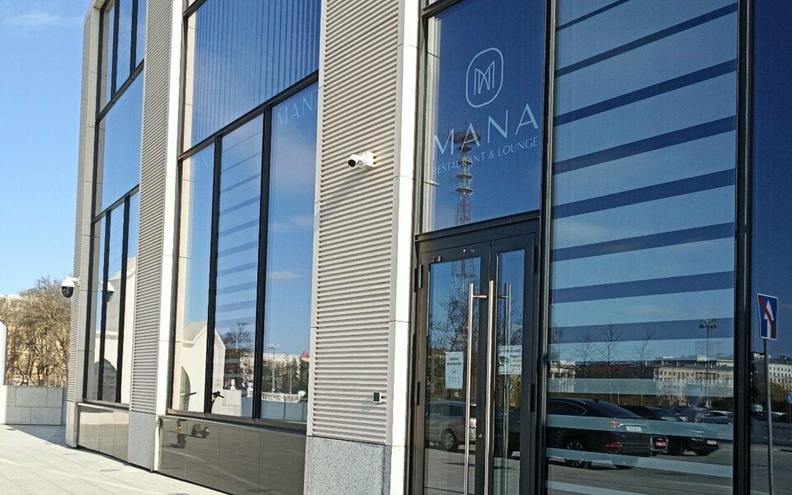Фасад MANA restaurant & lounge